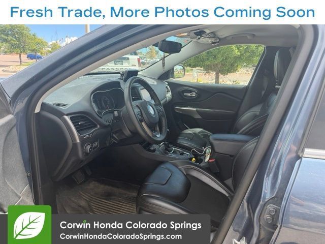 Used 2021 Jeep Cherokee Latitude Plus w/ Mopar Interior Package AWD/4WD image 9