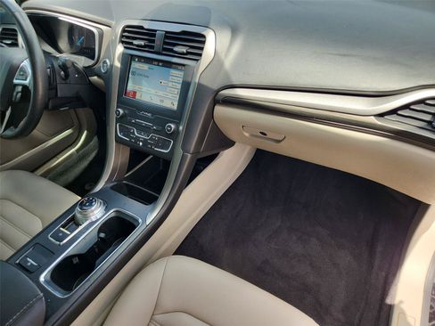 Used 2019 Ford Fusion SEL FWD image 27