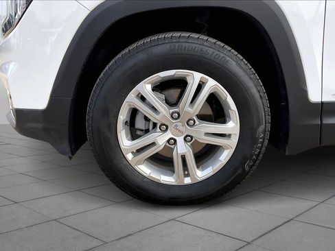 Used 2024 GMC Terrain SLE image 10