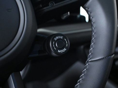 Certified 2025 Porsche Cayenne E-Hybrid Coupe image 24