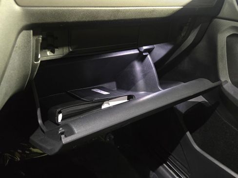 Certified 2024 Volkswagen Tiguan SE R-Line FWD image 22