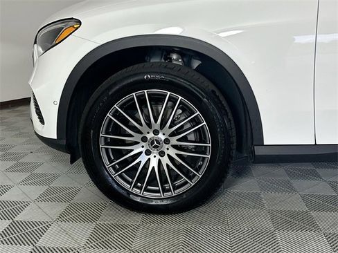 Certified 2025 Mercedes-Benz GLC 300 image 30