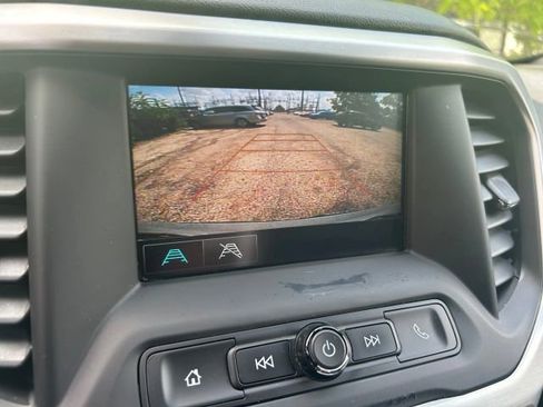 Used 2019 GMC Acadia SLE image 23