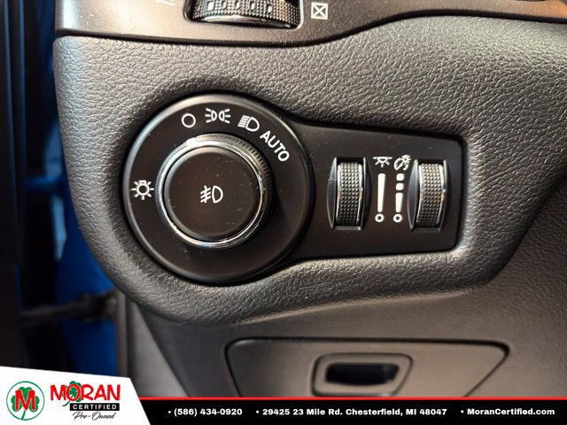 Used 2019 Jeep Cherokee Trailhawk w/ Cold Weather Group AWD/4WD image 17