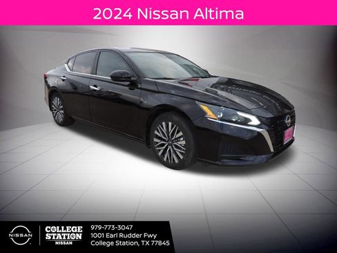 Used 2024 Nissan Altima 2.5 SV w/ SV Premium Package image 1