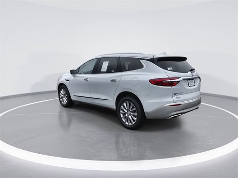 Used 2021 Buick Enclave Essence w/ Sound and Sites Package image 6