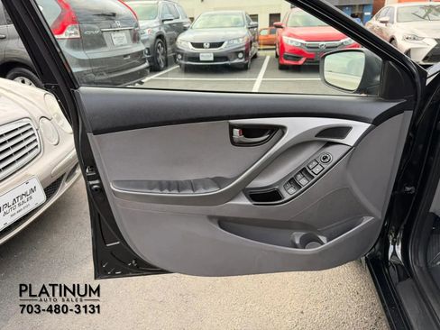 Used 2016 Hyundai Elantra SE image 14