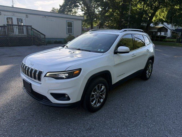 Used 2019 Jeep Cherokee Latitude Plus AWD/4WD image 2