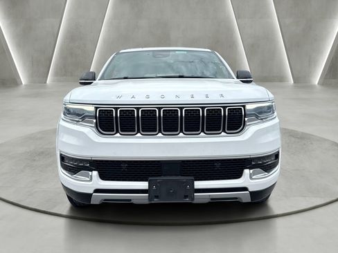 Used 2023 Jeep Wagoneer L Series II AWD/4WD image 2