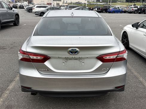 Used 2018 Toyota Camry XLE w/ Audio Package FWD image 9