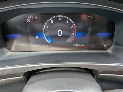 Certified 2024 Volkswagen Tiguan SE R-Line AWD/4WD image 30