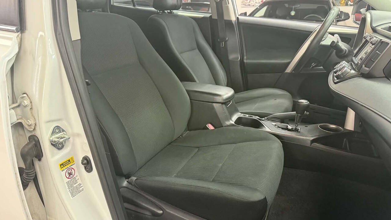 Used 2015 Toyota RAV4 LE FWD image 14