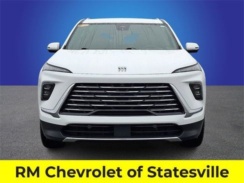 Certified 2025 Buick Enclave Preferred image 2