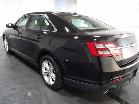 Used 2017 Ford Taurus SE image 6
