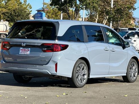 New 2026 Honda Odyssey Touring image 4