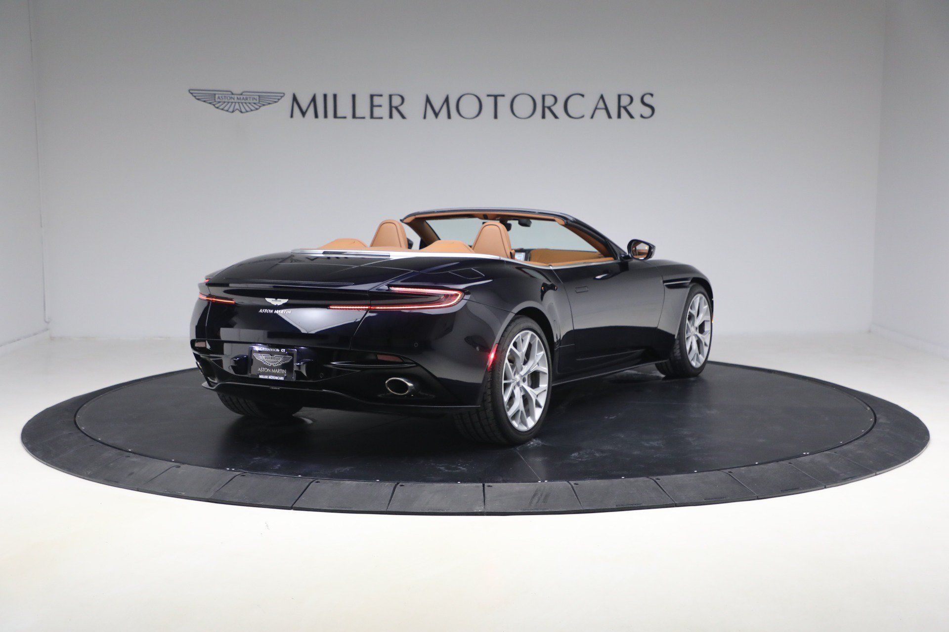 Used 2019 Aston Martin DB11 Volante RWD image 7