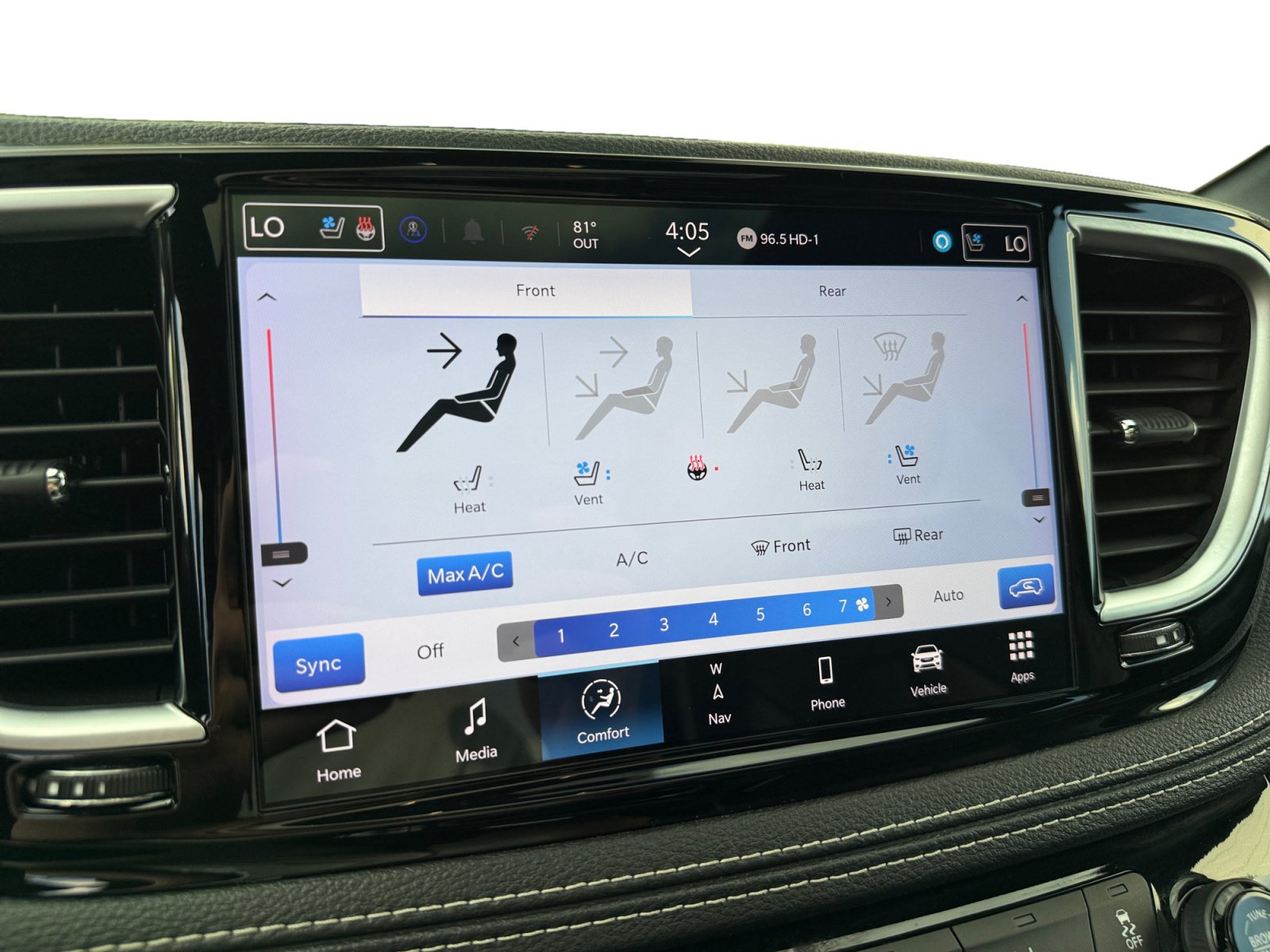 Used 2024 Chrysler Pacifica Premium FWD image 18