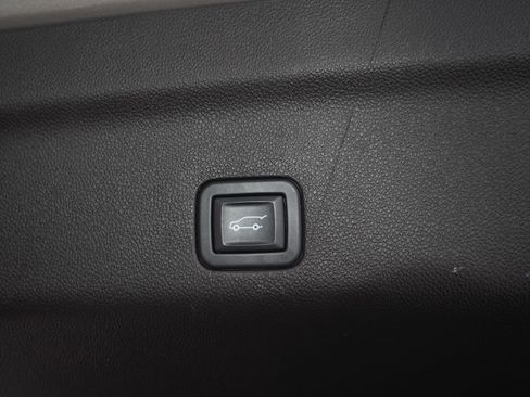 Used 2023 GMC Yukon Denali w/ Advanced Technology Package AWD/4WD image 12