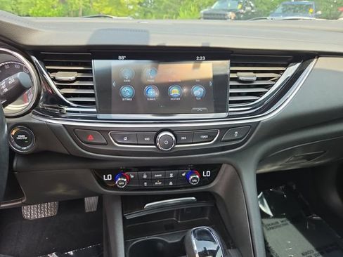 Used 2018 Buick Regal Essence w/ Driver Confidence Package #1 AWD/4WD image 15