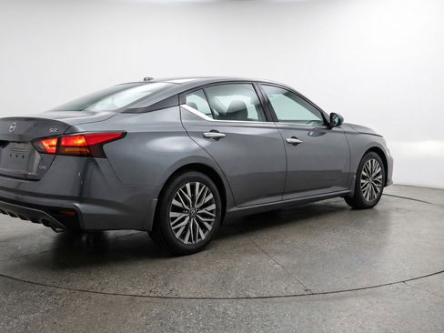 Used 2025 Nissan Altima 2.5 SV FWD image 9