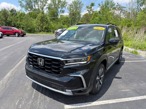 Used 2024 Honda Pilot Touring image 2