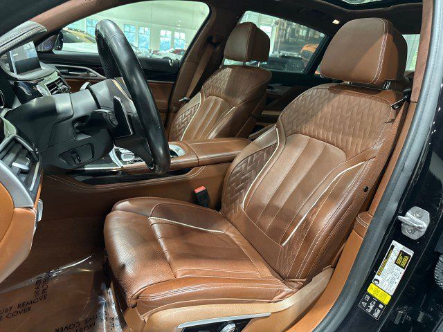 Used 2019 BMW M760i xDrive w/ Luxury Rear Seating Package AWD/4WD image 5