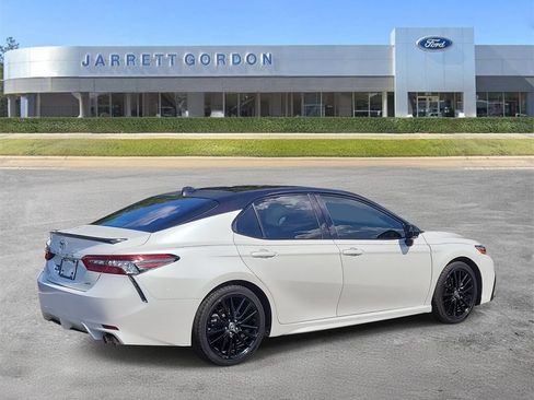 Used 2022 Toyota Camry XSE FWD image 4