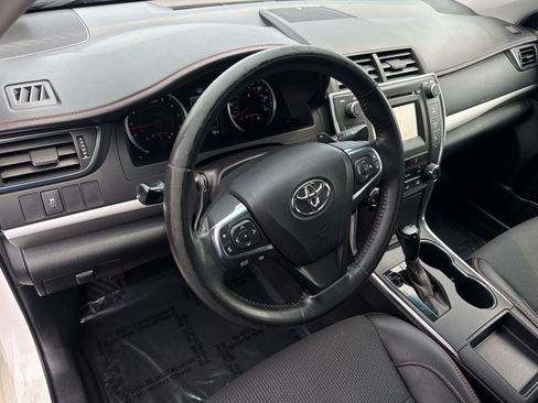 Used 2017 Toyota Camry XLE FWD image 16