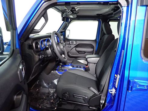 Used 2023 Jeep Gladiator Willys image 24