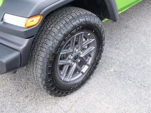 Used 2025 Jeep Wrangler Unlimited Sport image 9