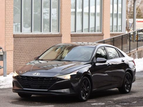 Used 2021 Hyundai Elantra SEL w/ Convenience Package image 3