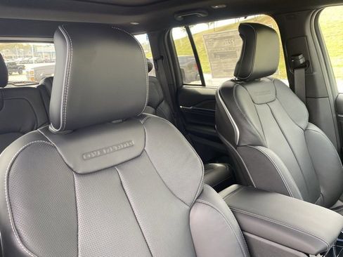 New 2025 Jeep Grand Cherokee Overland w/ Adv Protech Group III image 32