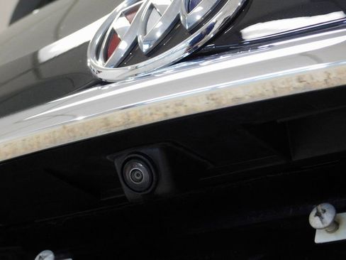 Used 2024 Buick Enclave Essence image 86