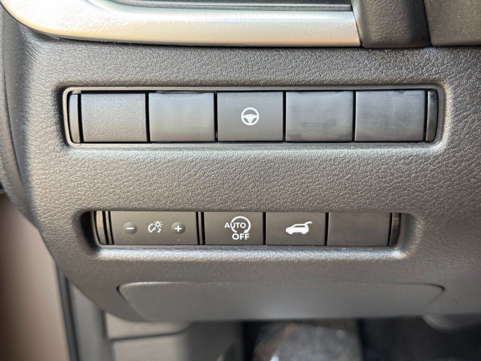Used 2024 Nissan Rogue SV w/ SV Premium Package FWD image 17