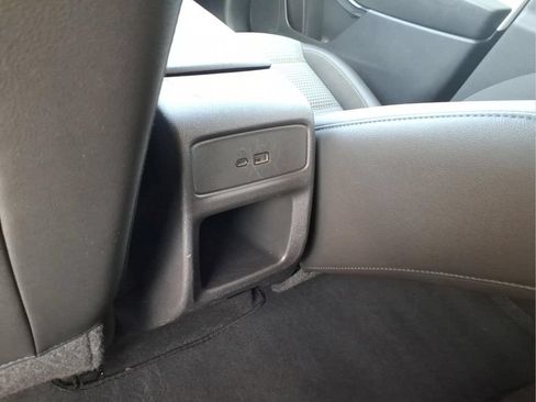 Used 2025 Chevrolet Trax LT FWD image 19