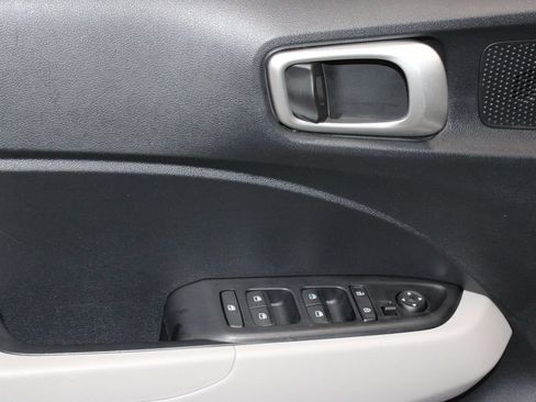 Used 2023 Hyundai Venue SEL FWD image 22