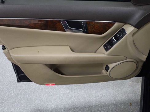 Used 2011 Mercedes-Benz C 300 4MATIC Sedan image 16