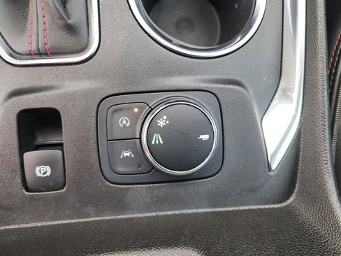 Used 2023 Chevrolet Traverse RS image 34