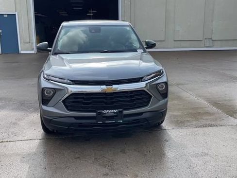 Used 2026 Chevrolet TrailBlazer LS w/ LS Convenience Package FWD image 3