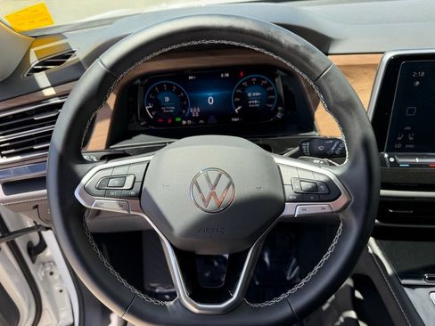 Certified 2026 Volkswagen Atlas SE w/ Black Wheel Package FWD image 22