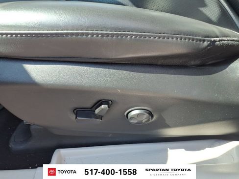 Used 2023 Chrysler Pacifica Touring-L FWD image 15