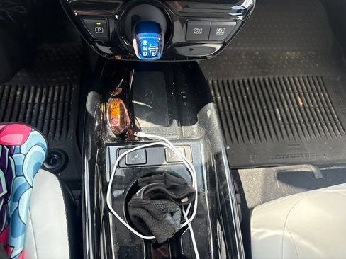 Used 2022 Toyota Prius Limited w/ Premium Convenience Package FWD image 19