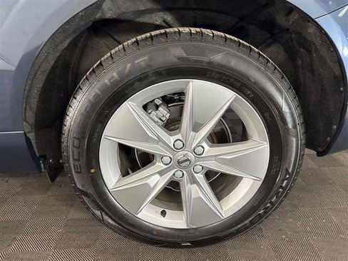 Used 2022 Volvo XC60 B5 Momentum image 33