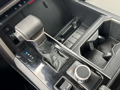 Used 2022 Toyota Tundra SR5 w/ SR5 Convenience Package AWD/4WD image 15