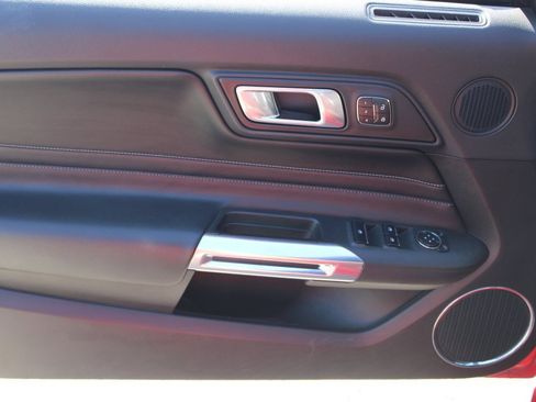 Used 2019 Ford Mustang GT Premium image 9