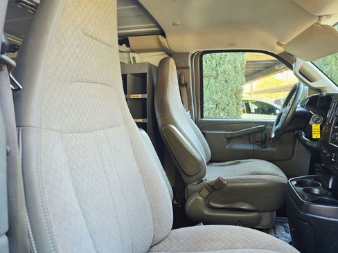 Used 2017 Chevrolet Express 2500 image 21