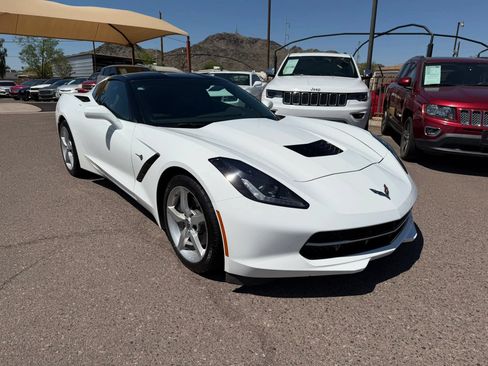 Used 2015 Chevrolet Corvette Stingray Coupe RWD image 3