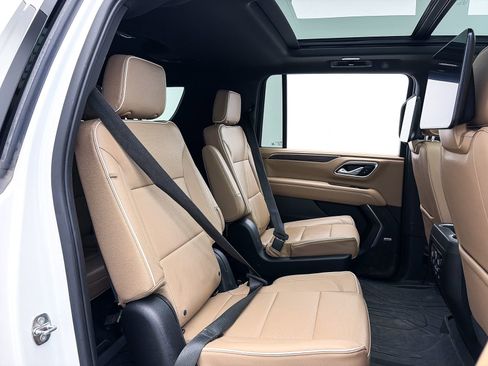 Used 2023 Chevrolet Suburban Premier w/ Premium Package image 40