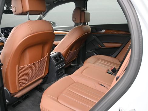 Used 2023 Audi Q5 2.0T Premium w/ Convenience Package image 9