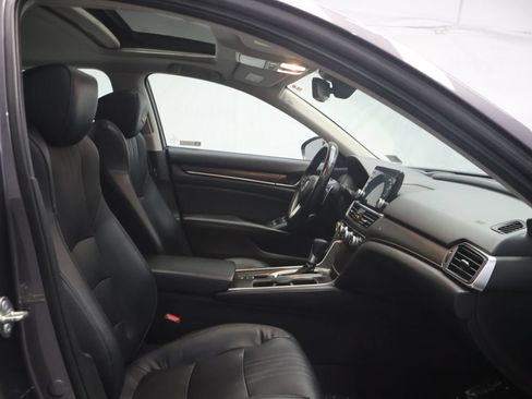Used 2018 Honda Accord Touring image 9